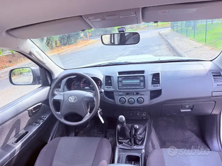 Toyota Hilux 2015 photo 2
