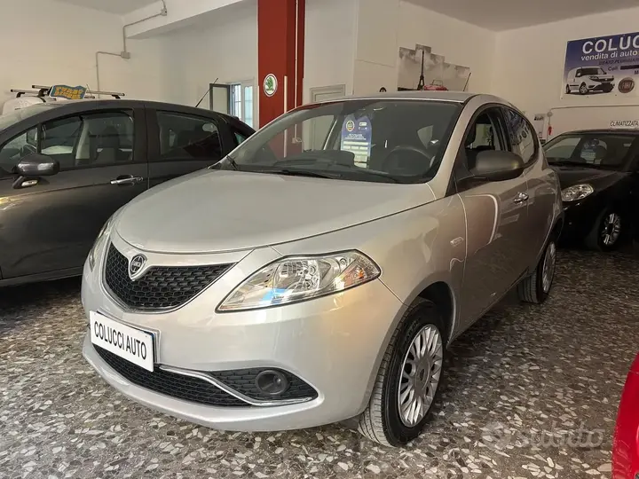 Lancia Ypsilon 2015 photo 2