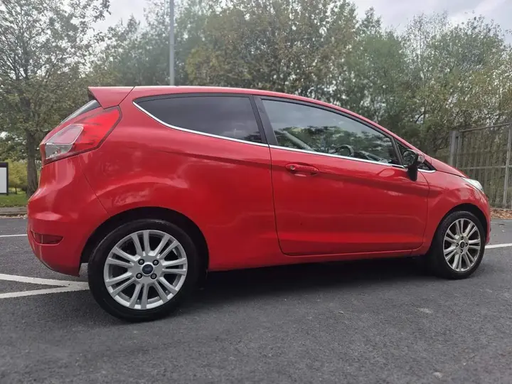 Ford Fiesta 2013 photo 3