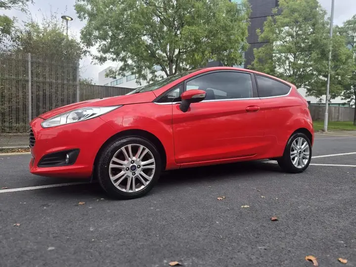 Ford Fiesta 2013 photo 2