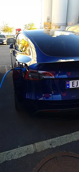 Tesla Model Y 2024 photo 2