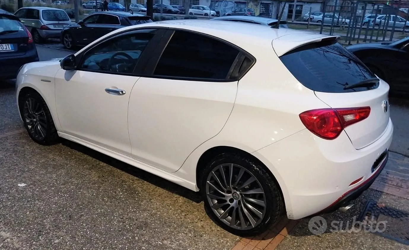 Alfa Romeo Giulietta 2016 photo 5