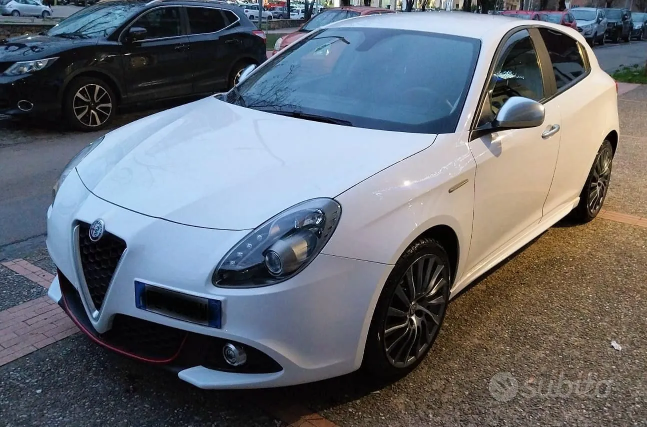 Alfa Romeo Giulietta 2016 photo 2