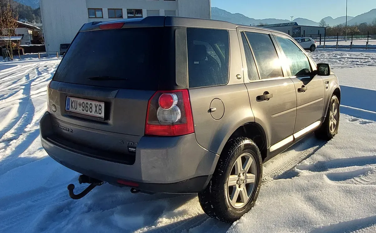 Land Rover Freelander 2009 photo 3