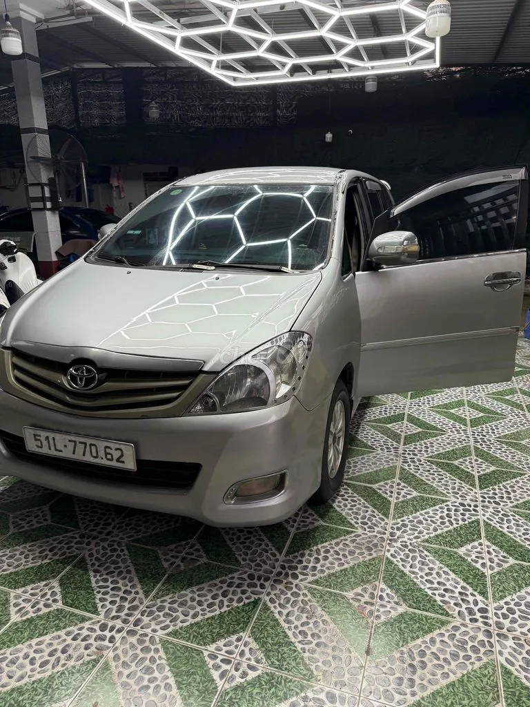 Toyota Innova 2008 photo 2