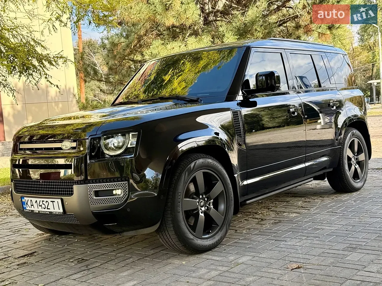 Land Rover Defender 2024 photo 2