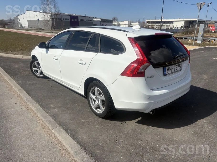 Volvo V60 2015 photo 3