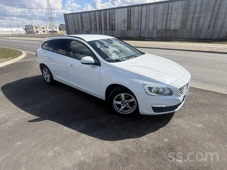 Volvo V60 2015 photo 2
