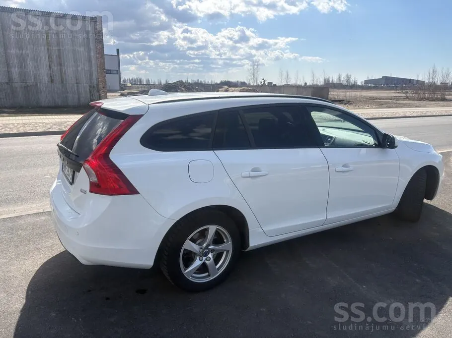 Volvo V60 2015 photo 4