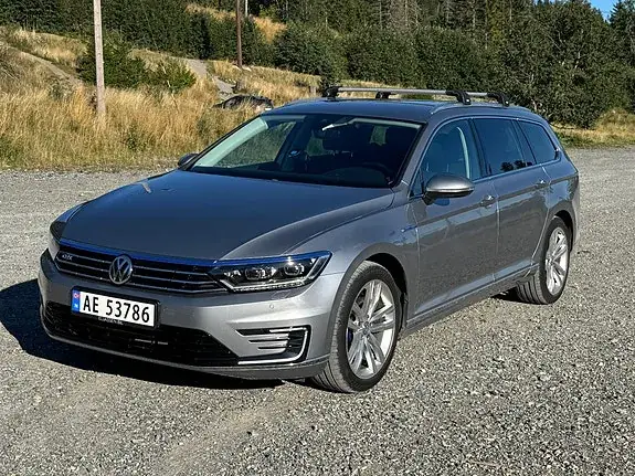 Volkswagen Passat 2018 photo 2