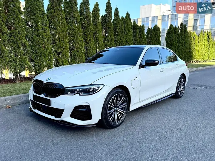 BMW 3 Series 2021 photo 2