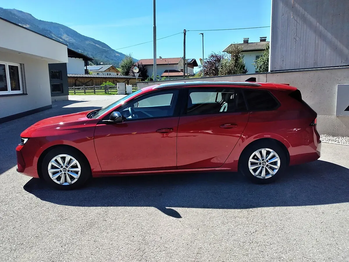 Opel Astra 2023 photo 3