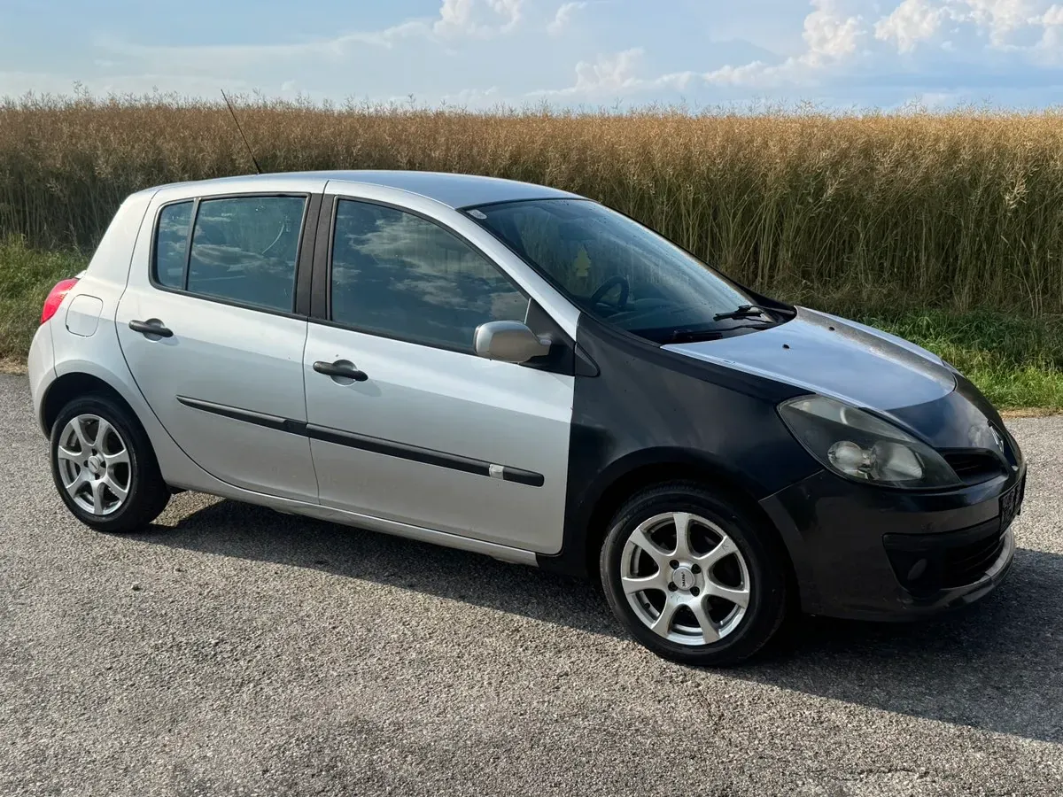 Renault Clio 2006 photo 3