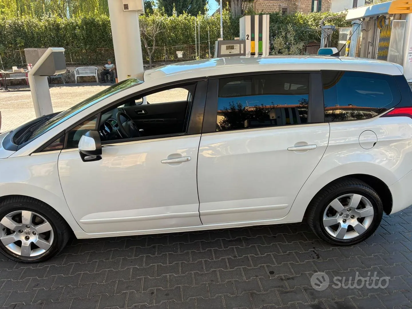 Peugeot 5008 2010 photo 2