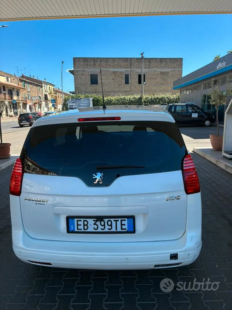 Peugeot 5008 2010 photo 3