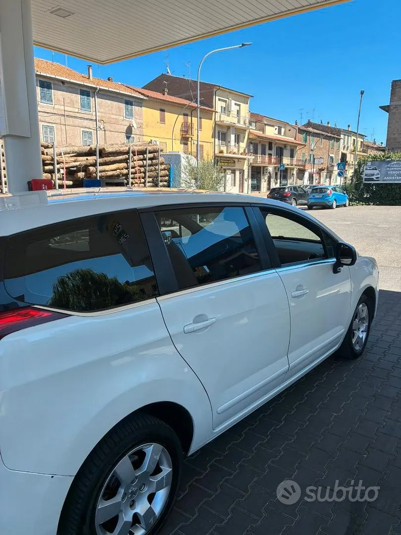 Peugeot 5008 2010 photo 4