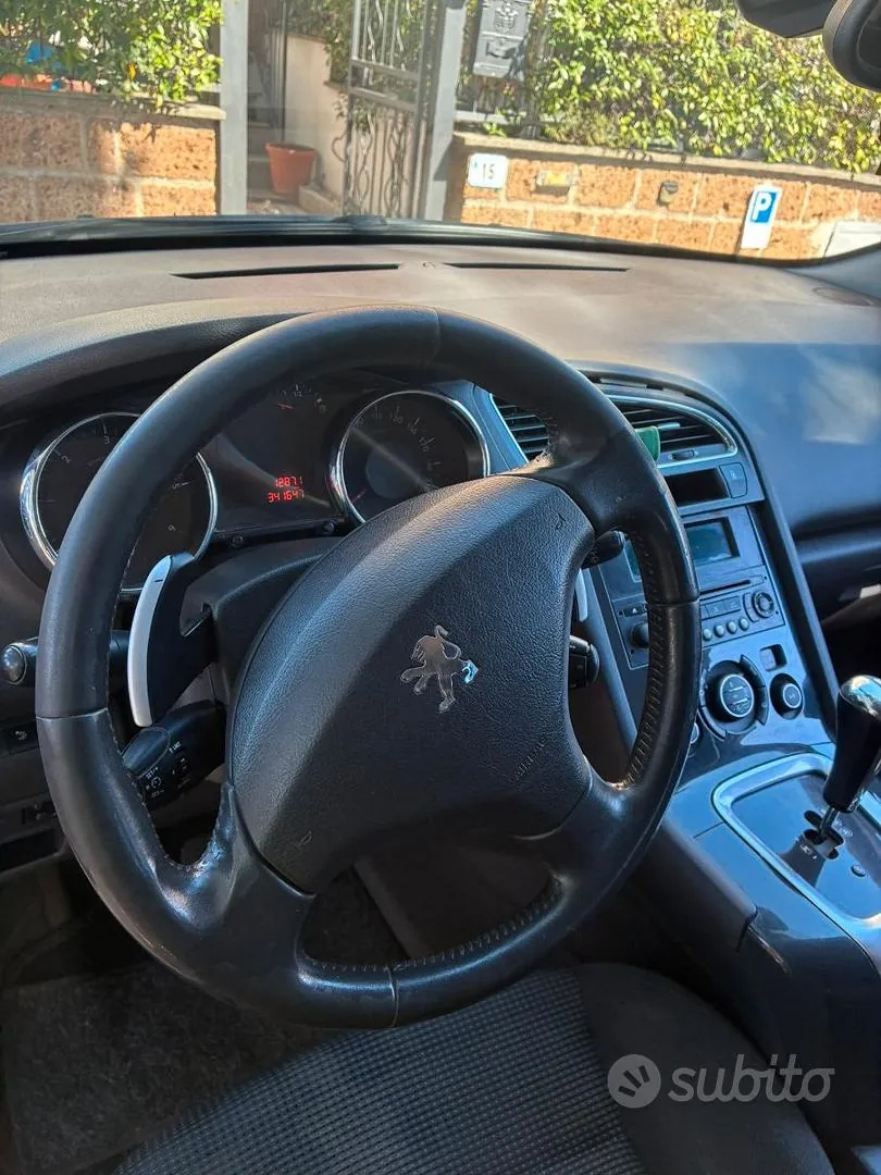 Peugeot 5008 2010 photo 5