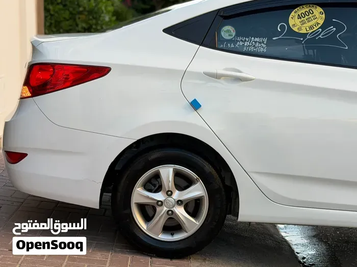 Hyundai Accent 2012 photo 4