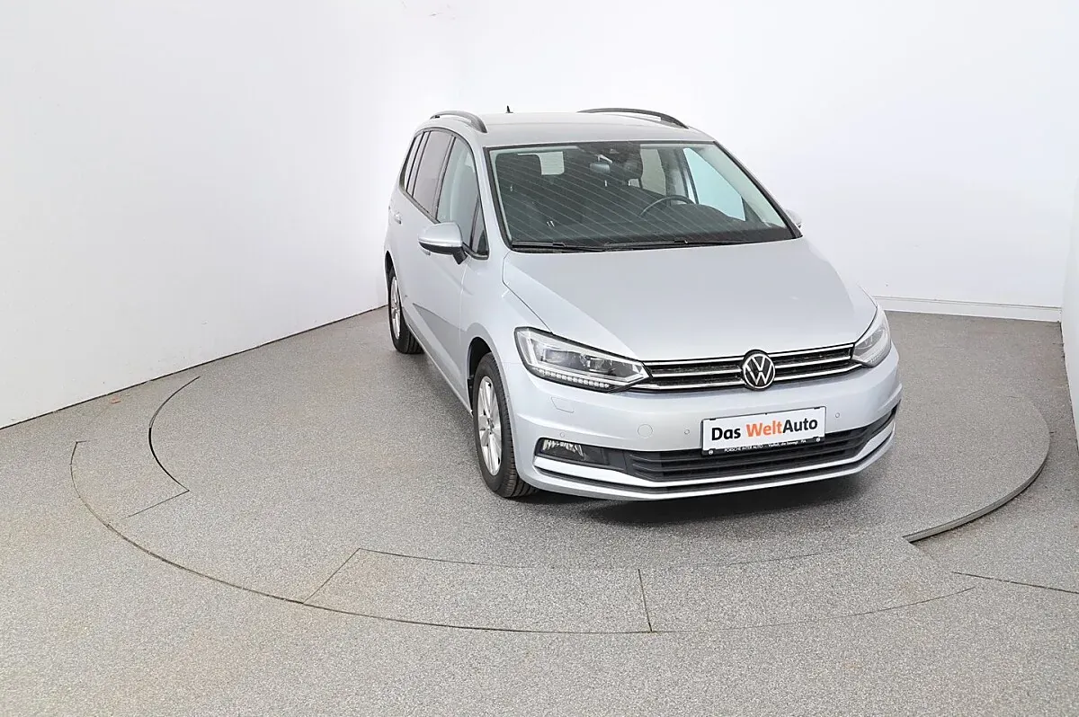 Volkswagen Touran 2022 photo 2
