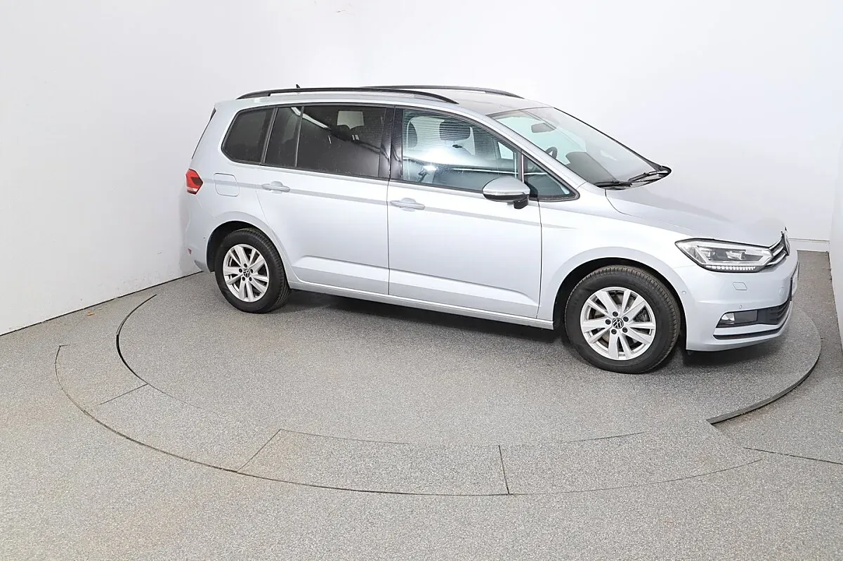 Volkswagen Touran 2022 photo 3