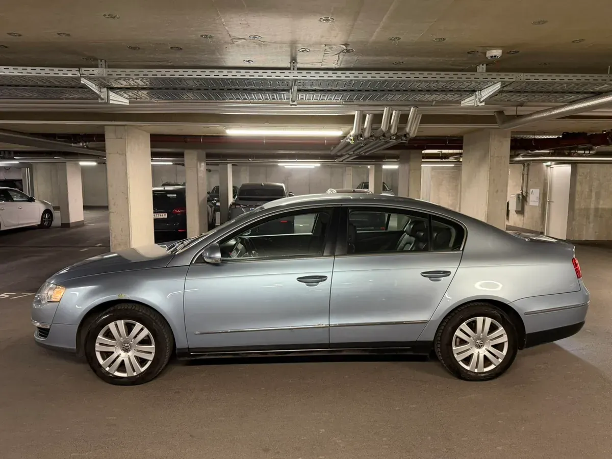 Volkswagen Passat 2005 photo 2