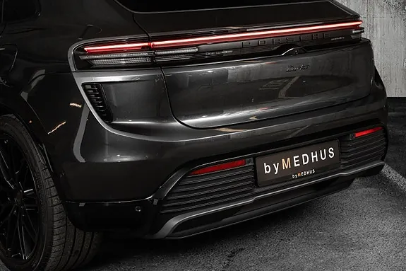 Porsche Macan Turbo 2025 photo 3