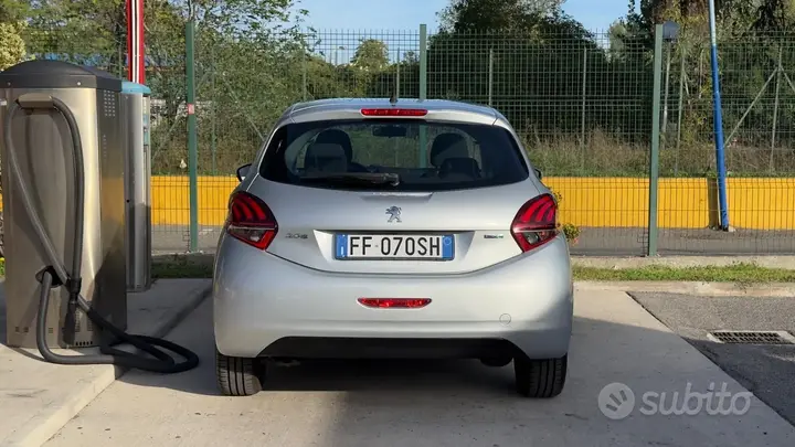 Peugeot 208 2016 photo 5