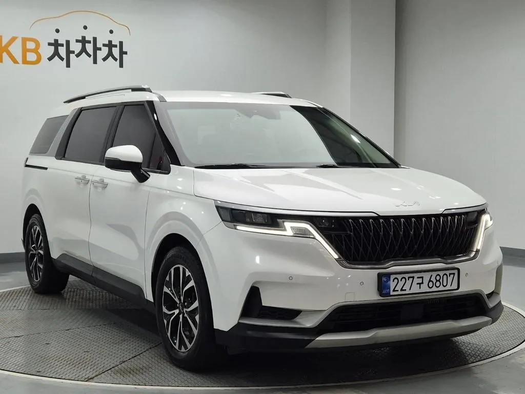 Kia Carnival 2022 photo 4