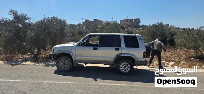 Isuzu Trooper 1999 photo 2