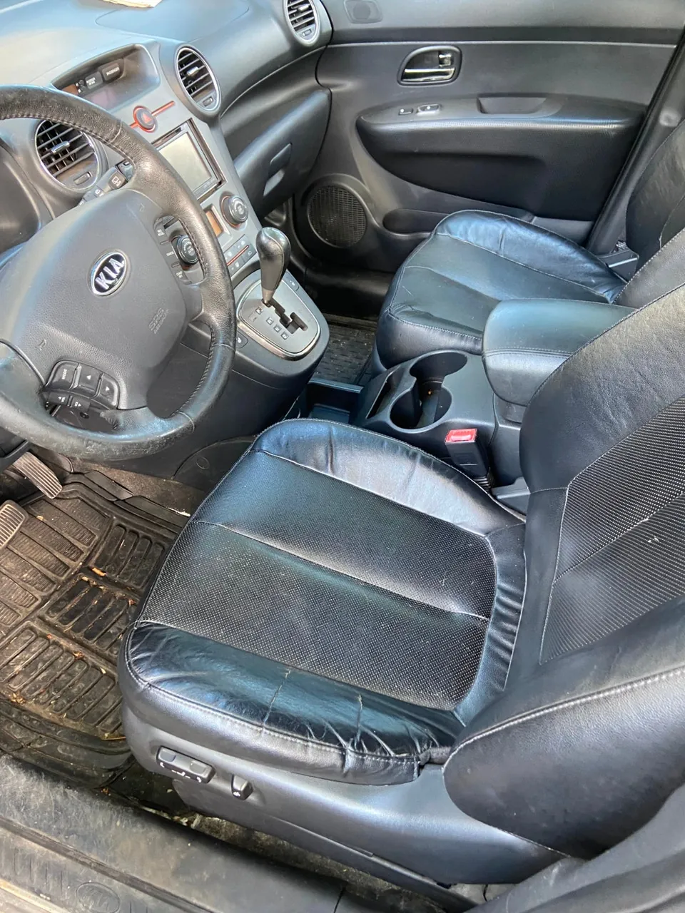 Kia Rondo 2011 photo 4