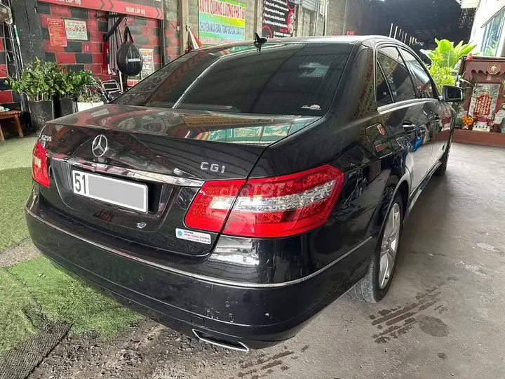 Mercedes-Benz E-Class 2010 photo 4