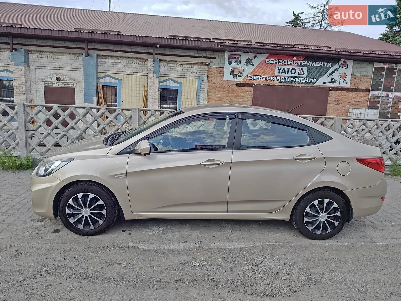 Hyundai Accent 2012 photo 2