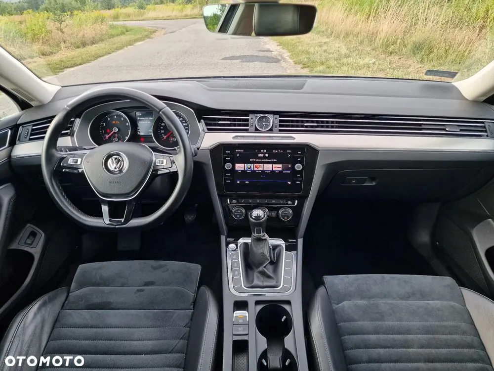 Volkswagen Passat 2017 photo 2