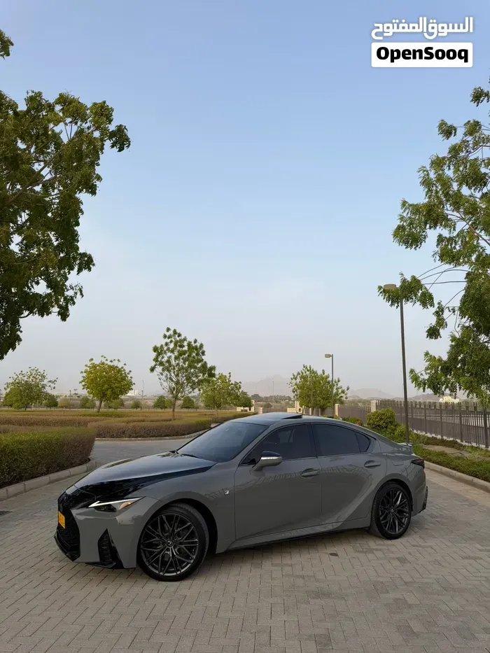 Lexus Is 350 2023 photo 2