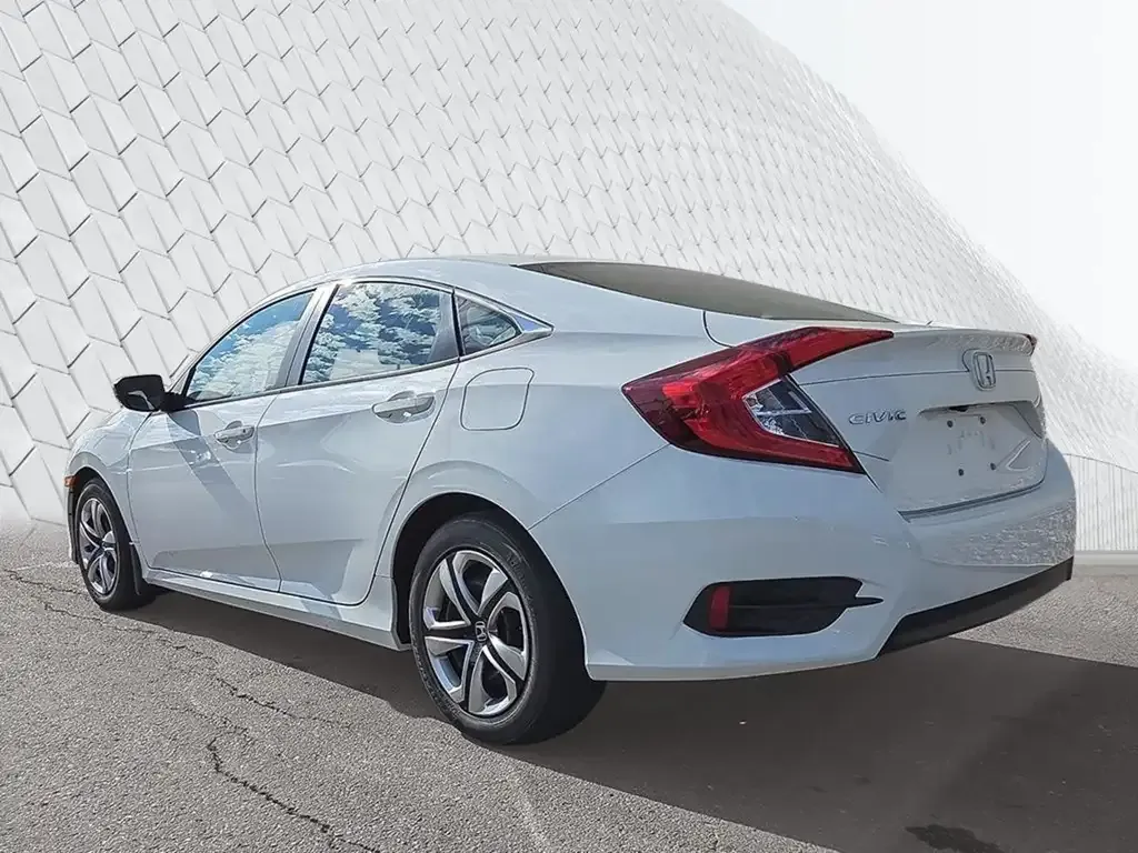 Honda Civic 2018 photo 3