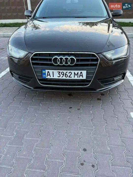 Audi A4 2012 photo 2