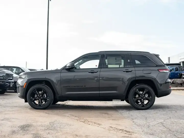 Jeep Grand Cherokee 2026 photo 5