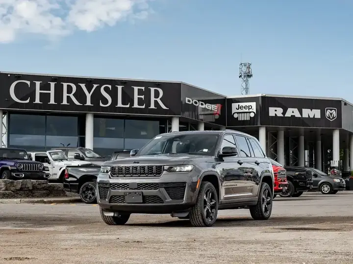 Jeep Grand Cherokee 2026 photo 2