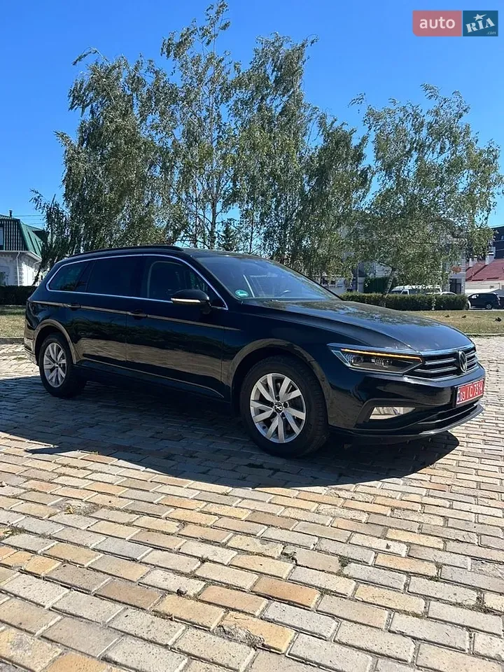 Volkswagen Passat 2022 photo 2