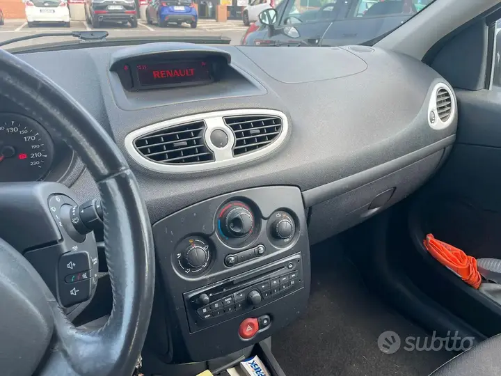 Renault Clio 2012 photo 4