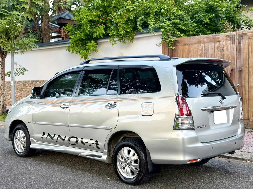 Toyota Innova 2009 photo 3