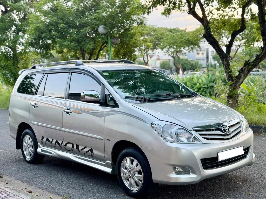 Toyota Innova 2009 photo 2