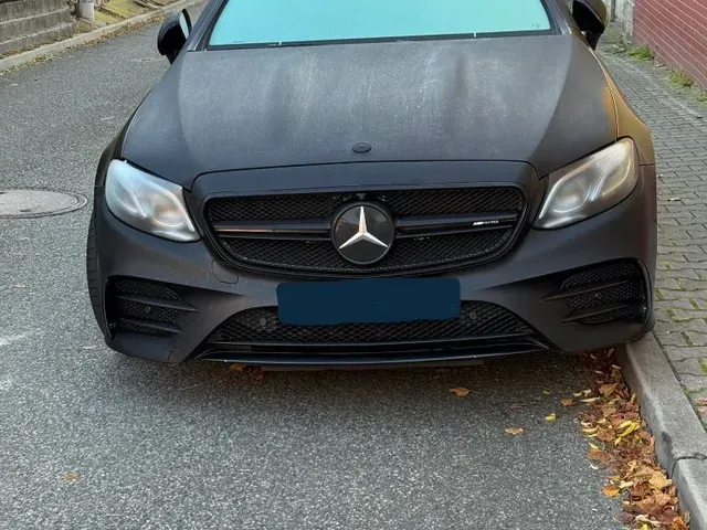 Mercedes-Benz E Trieda Kupé