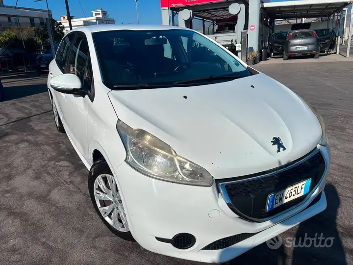 Peugeot 208 2014 photo 3