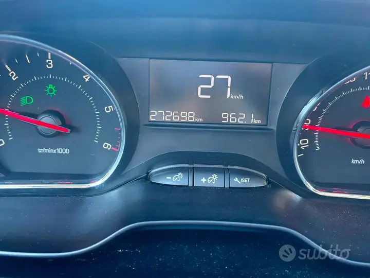 Peugeot 208 2014 photo 4