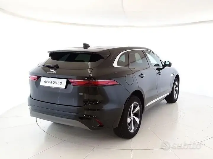 Jaguar F-Pace 2024 photo 2