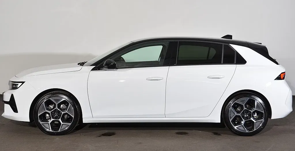 Opel Astra 2024 photo 2