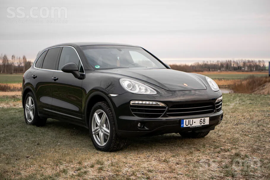 Porsche Cayenne 2012 photo 2