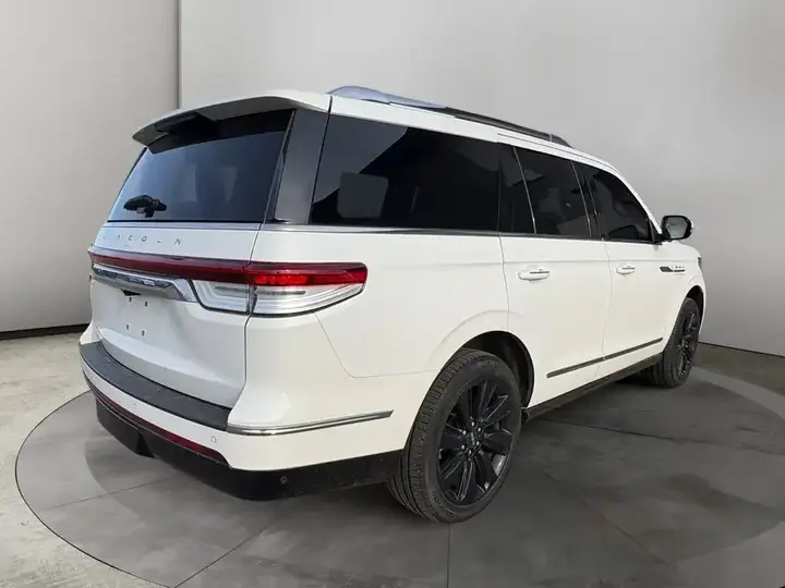 Lincoln Navigator 2023 photo 5