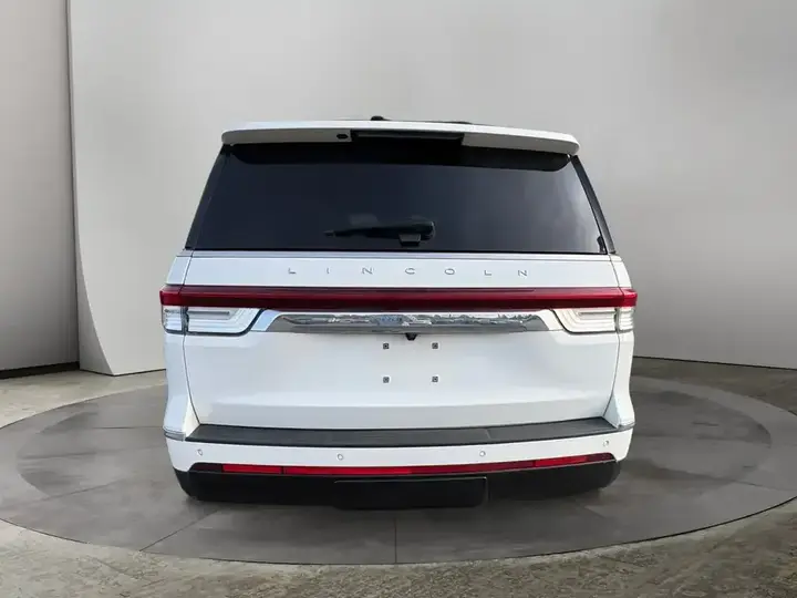 Lincoln Navigator 2023 photo 4